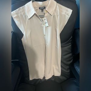 Express button up sleeveless - M